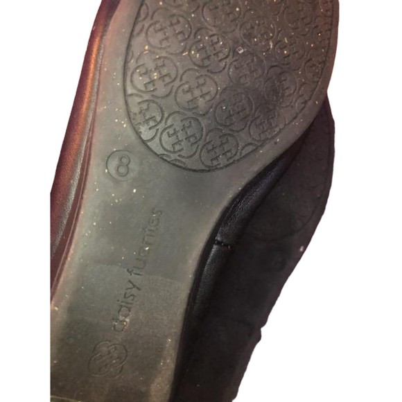 Daisy Fuentes Leather Ballet Flats - with Zipper Close
Black Grade B- Size 8 - Picture 3 of 5